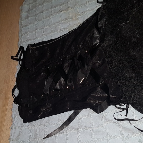 Black lace dress - Picture 4 of 9